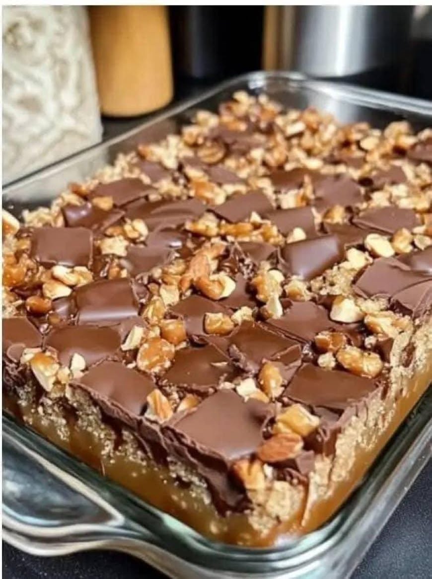 Sweet – Salty Pretzel Caramel Chocolate Bars Everyone Will Ask You to Make Again