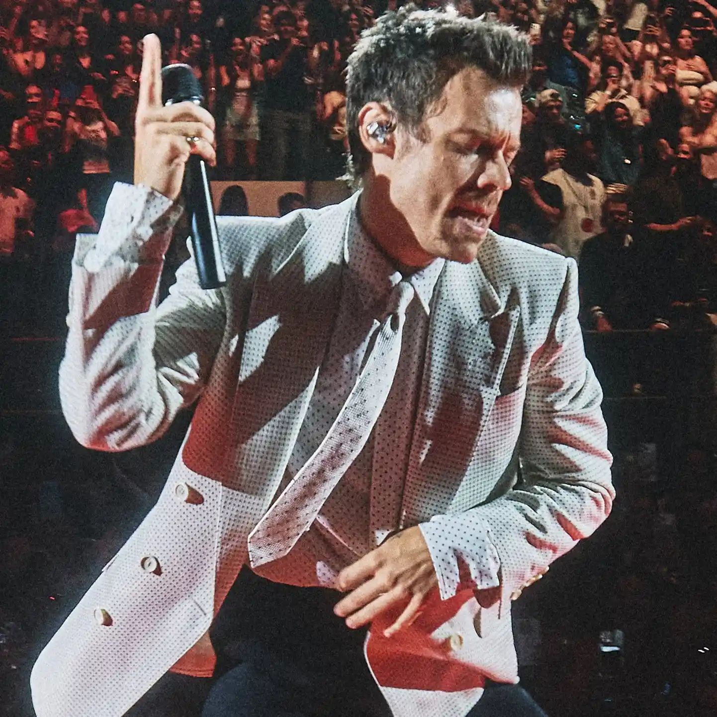 Harry Styles Honors Dolly Parton During Emotional Madison Square Garden Momen Harry Styles Honors Dolly Parton During Emotional Madison Square Garden Momen